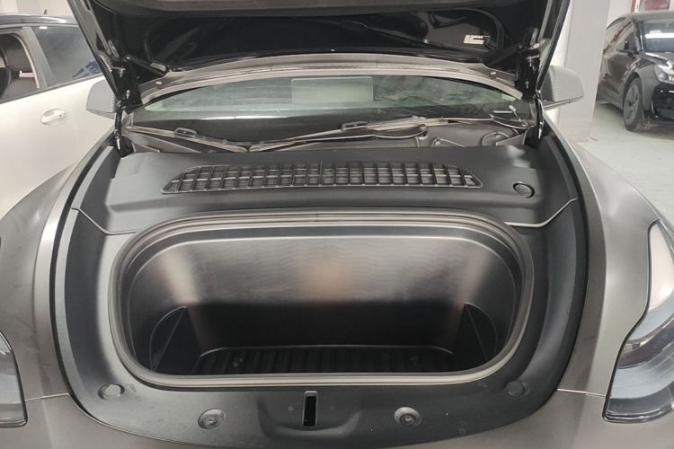 Tesla Model Y 2022 car image #22