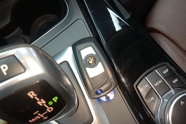 BMW 3 Series 2019 #9 BMW 3 Series 2019 car image #9