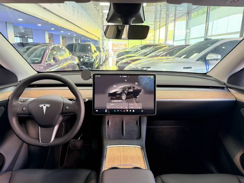 Tesla Model Y 2022 car image #5