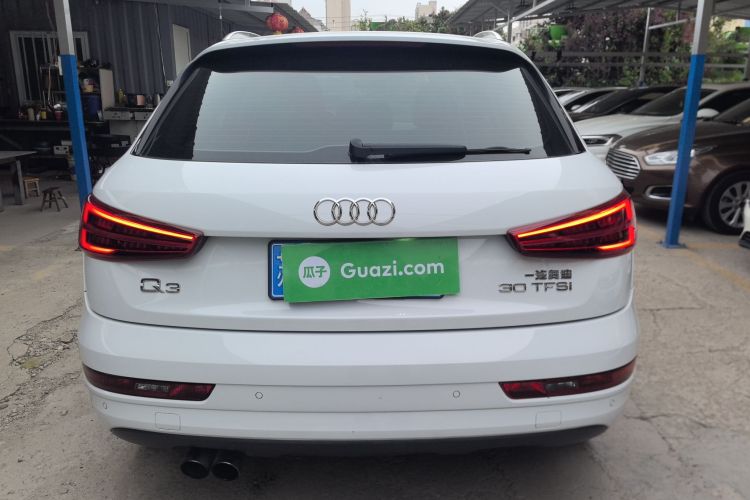 Audi Q3 2018 car image #8