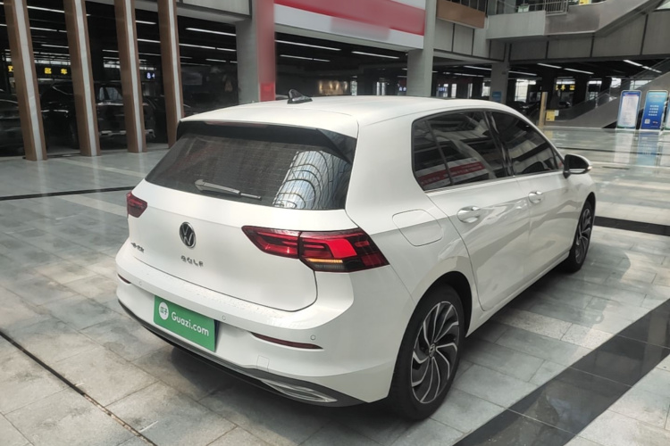 Volkswagen Golf 2022 car image #7