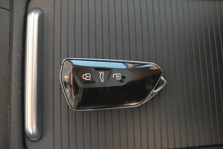 Volkswagen Golf 2021 car image #9