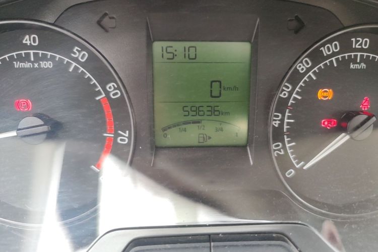 Skoda Rapid 2015 car image #14