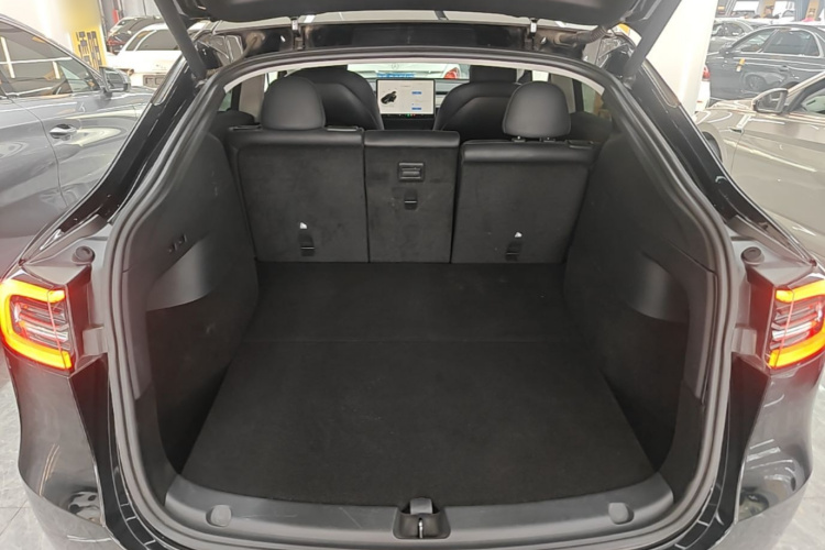 Tesla Model Y 2022 car image #19