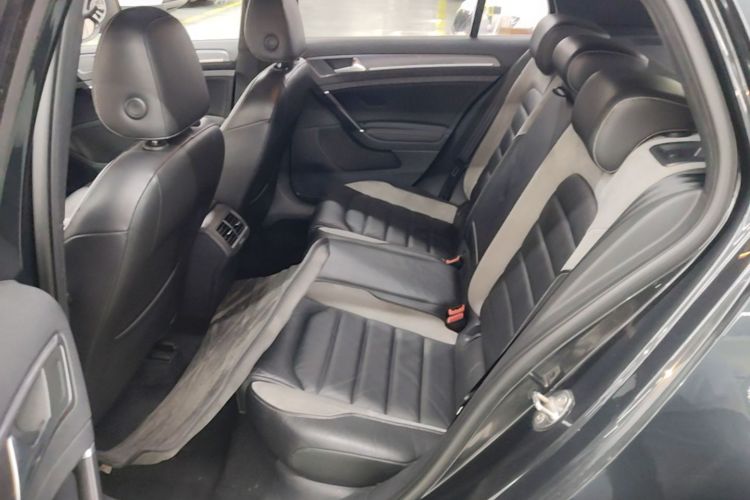 Volkswagen Golf 2017 car image #17
