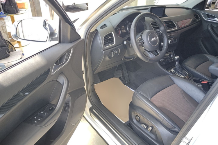 Audi Q3 2017 car image #16