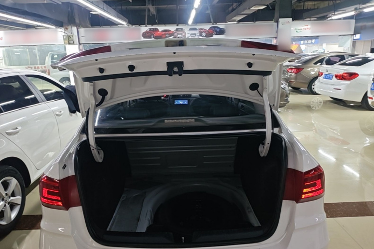 Volkswagen Santana 2018 car image #19