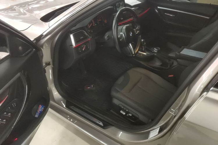 BMW 3 Series 2017 car image #16