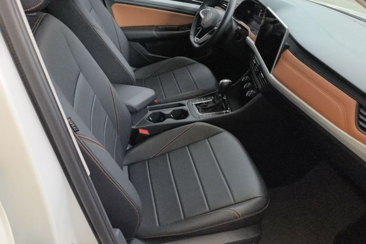 Volkswagen Bora 2025 image de voiture #24