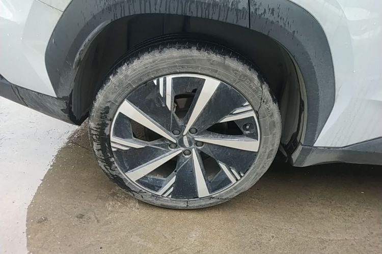 GEELY Boyue L 2024 car image #10