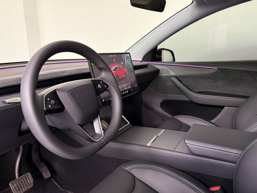 Tesla Model Y 2025 car image #9