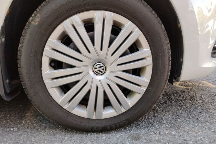 Volkswagen Polo 2016 car image #9