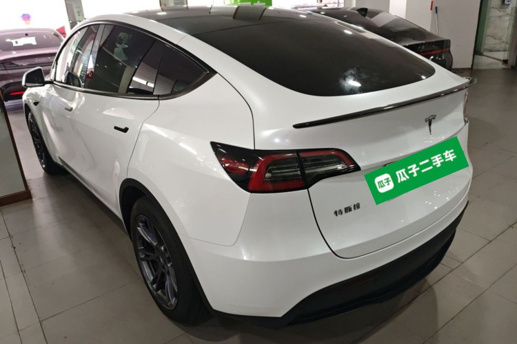 Tesla Model Y 2024 #5 Tesla Model Y 2024 car image #5