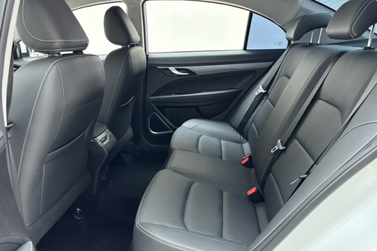 GEELY Emgrand 2021 #13 GEELY Emgrand 2021 car image #13