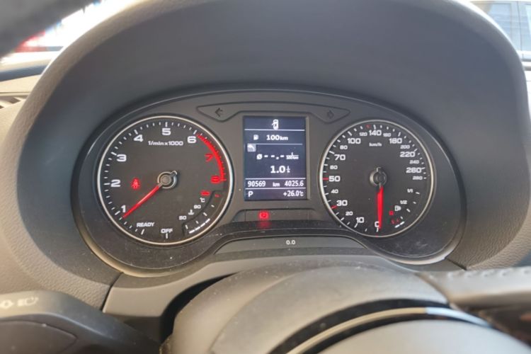 Audi A3 2019 immagine di auto #12