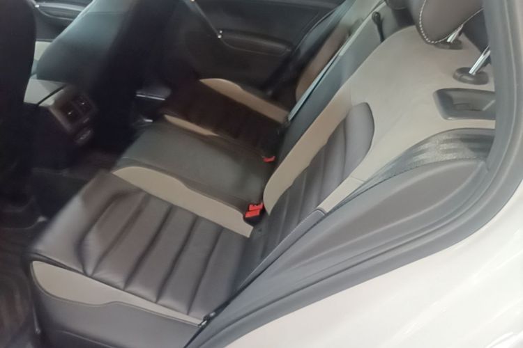 Volkswagen Golf 2020 car image #17