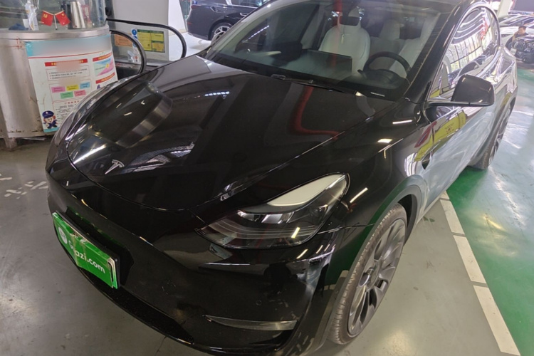 Tesla Model Y 2022 car image #2