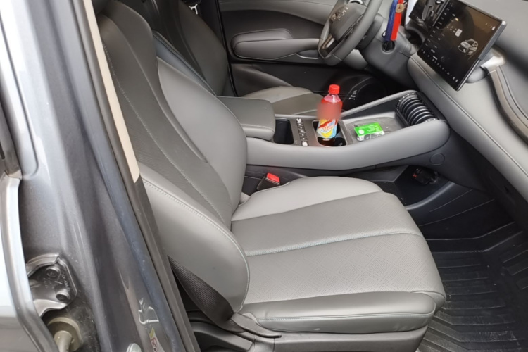 BYD Yuan Plus 2025 immagine di auto #24