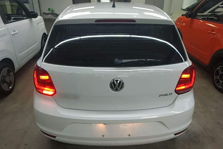 Volkswagen Polo 2015 car image #6