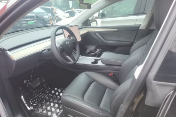 Tesla Model Y 2022 immagine di auto #15