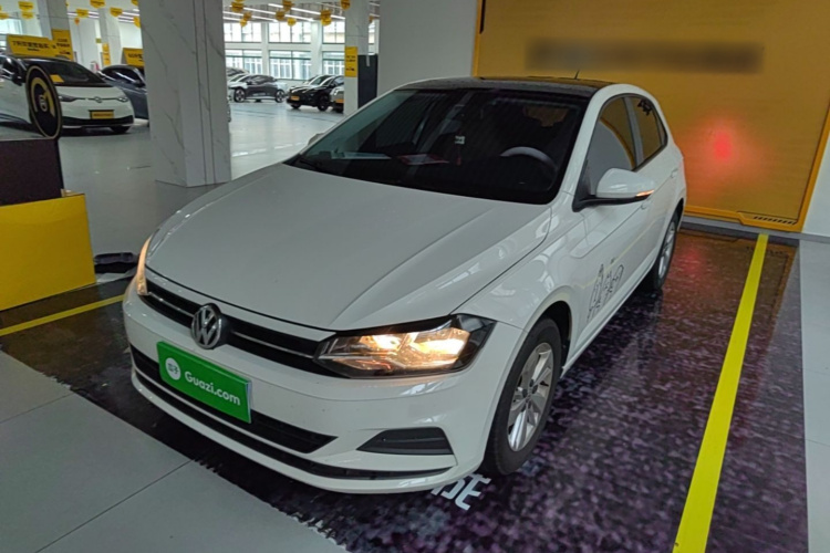 Volkswagen Polo 2020 car image #2