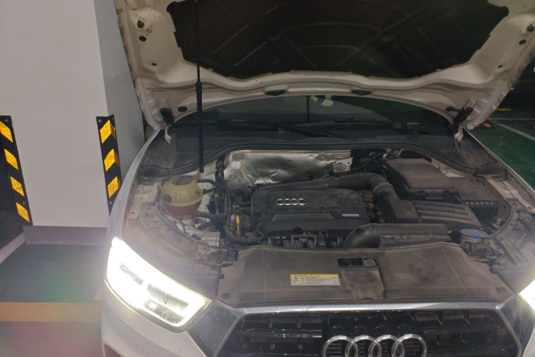 Audi Q3 2018 car image #24