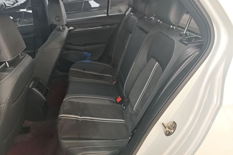 Volkswagen Golf 2022 car image #17