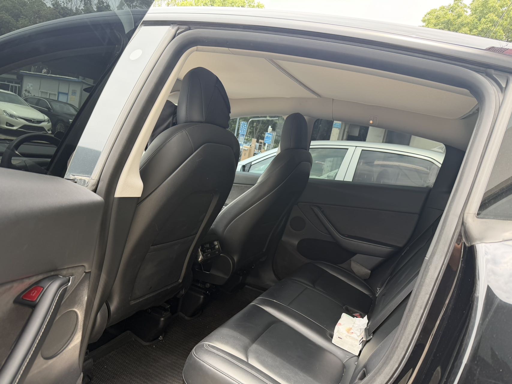 Tesla Model Y 2022 car image #7