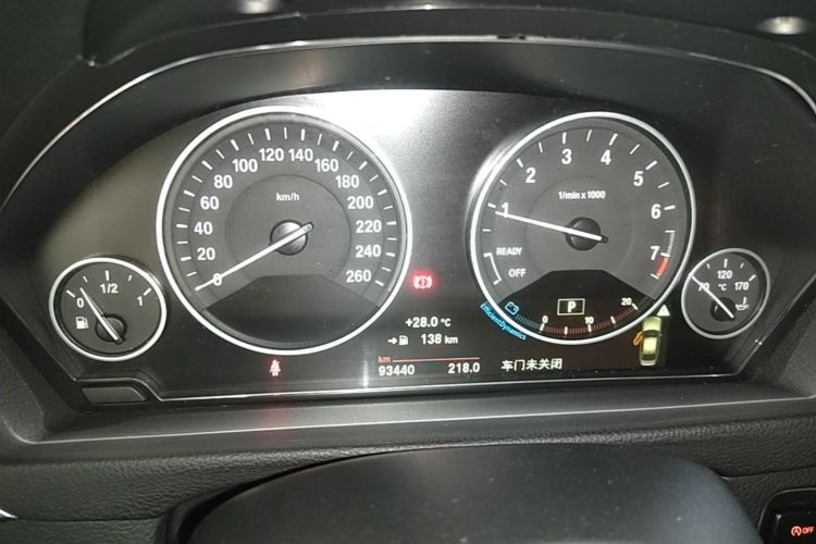 BMW 3 Series 2018 car image #16