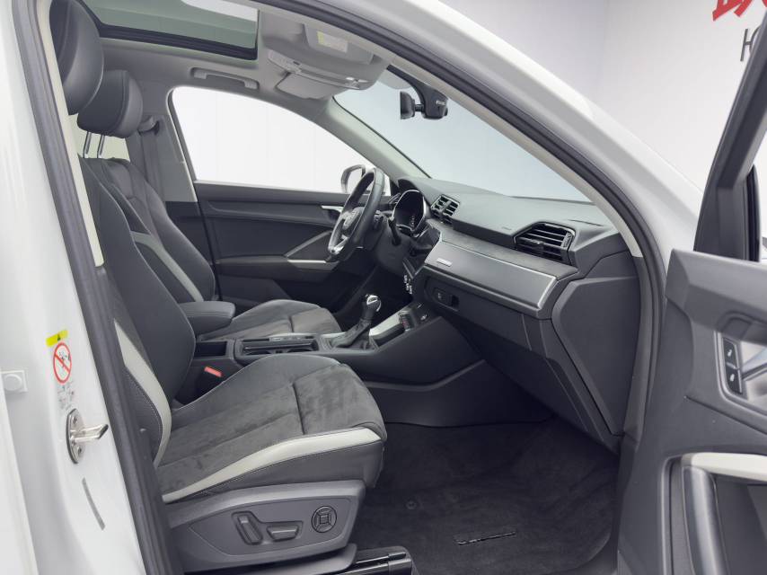 Audi Q3 2022 car image #8