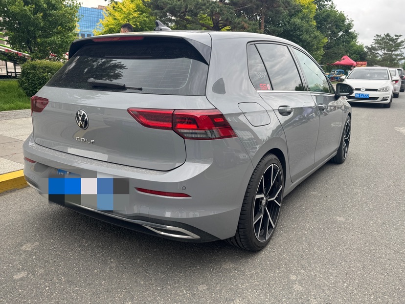 Volkswagen Golf 2023 car image #5