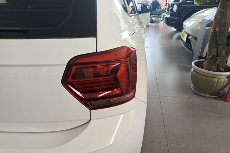 Volkswagen Polo 2021 car image #8