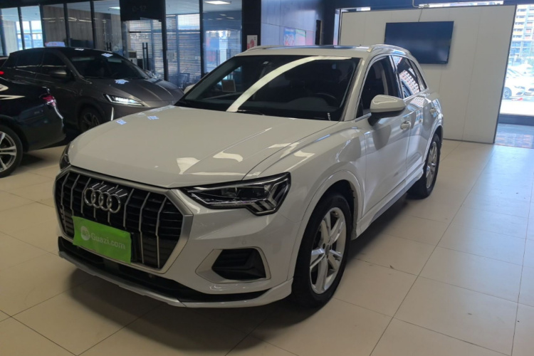 Audi Q3 2020 car image #2