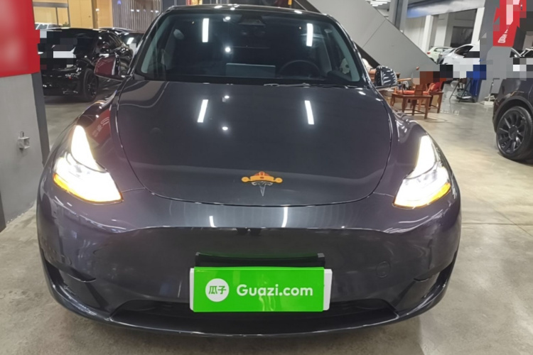 Tesla Model Y 2025 #3 Tesla Model Y 2025 car image #3