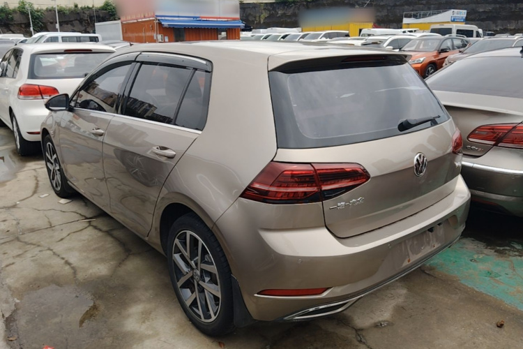 Volkswagen Golf 2018 car image #5