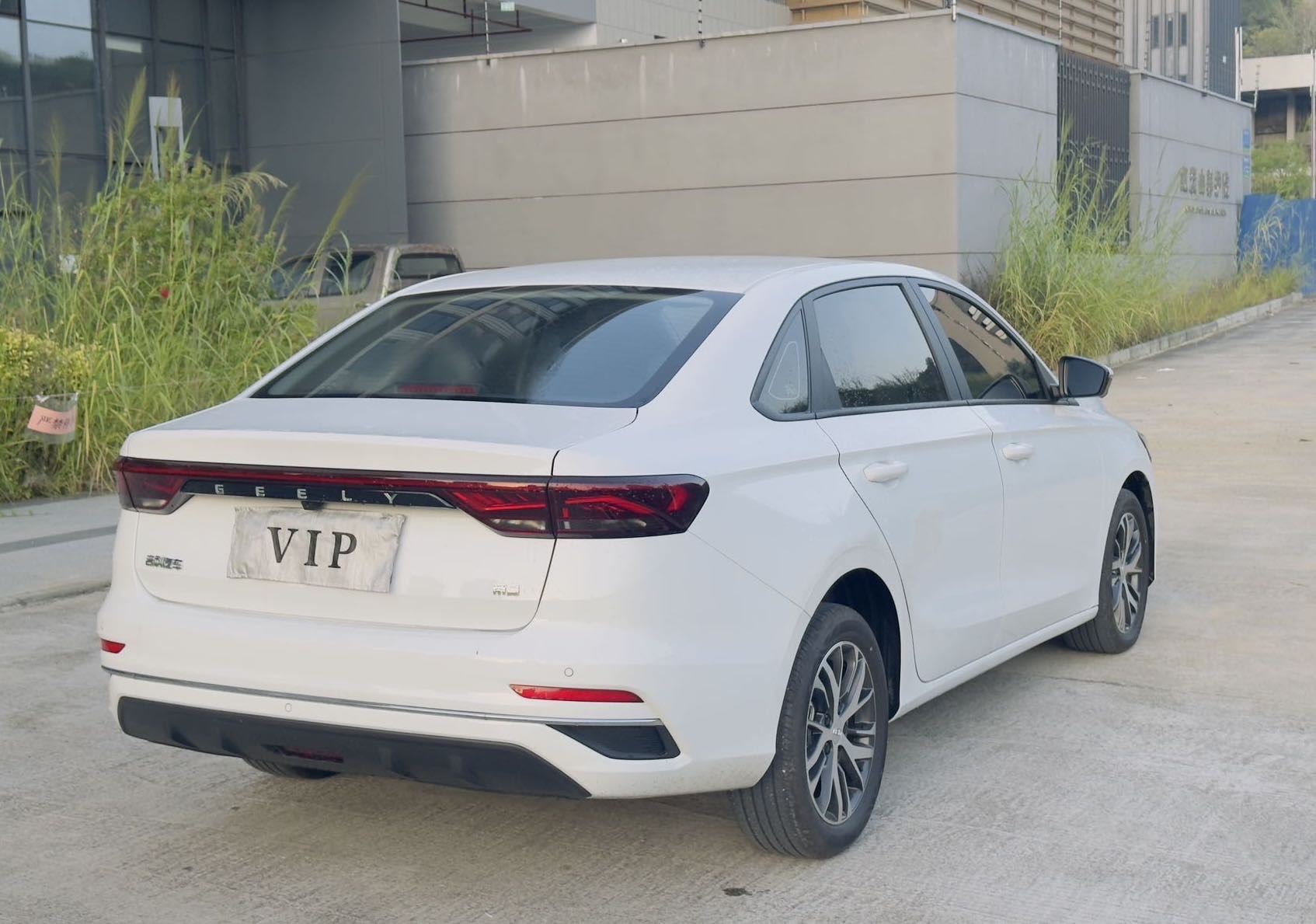 GEELY Emgrand 2025 صورة سيارة #9