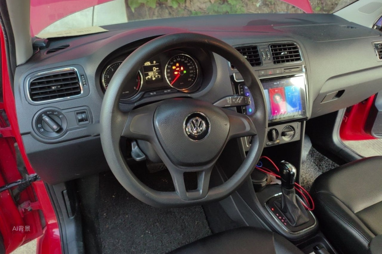 Volkswagen Polo 2015 car image #12