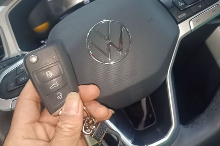 Volkswagen T-Roc 2024 car image #9
