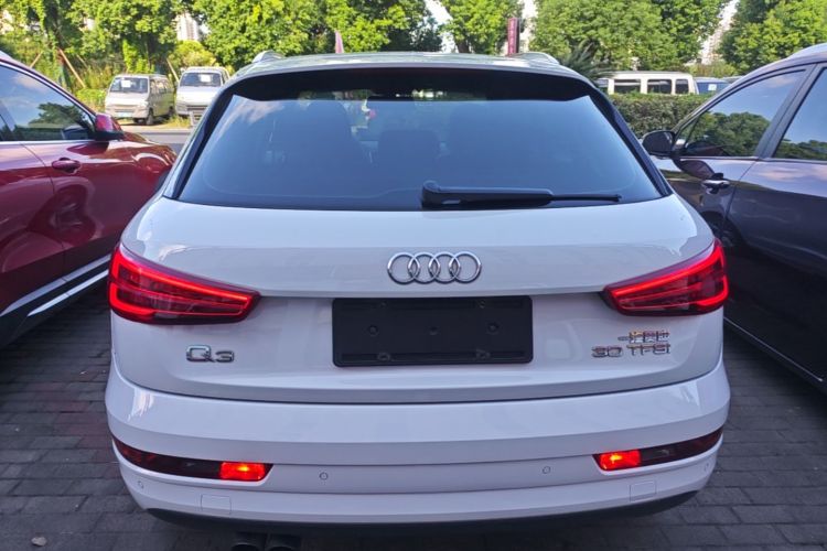 Audi Q3 2016 car image #6