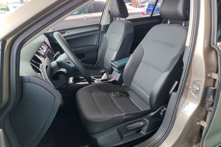 Volkswagen Golf 2018 car image #15
