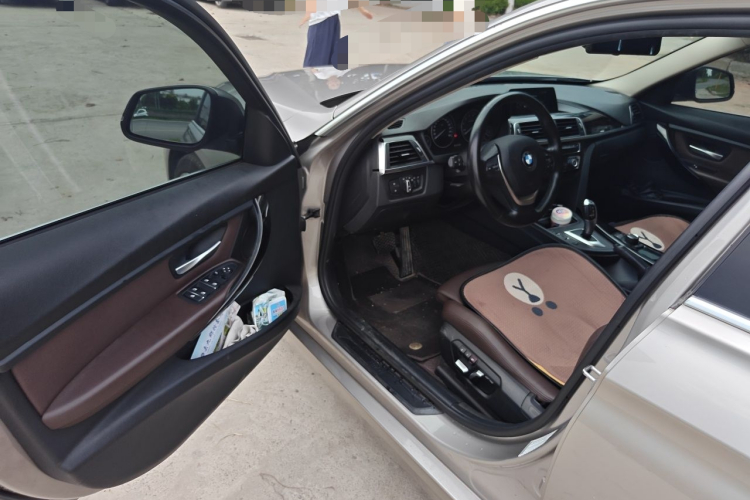 BMW 3 Series 2018 car image #13