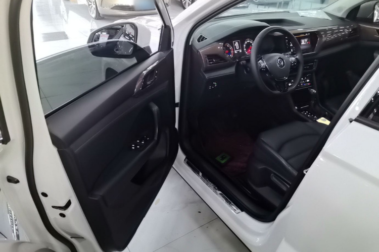 Volkswagen Tharu 2021 imagen de coche #16
