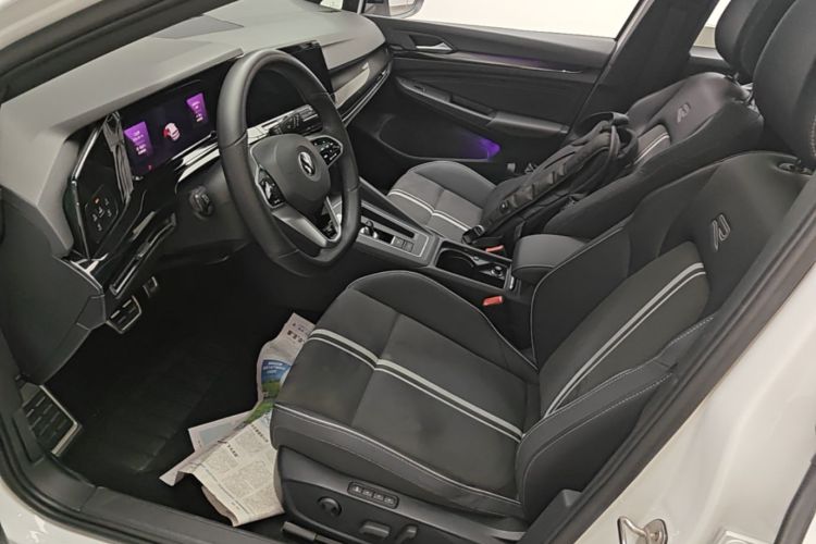 Volkswagen Golf 2021 car image #19