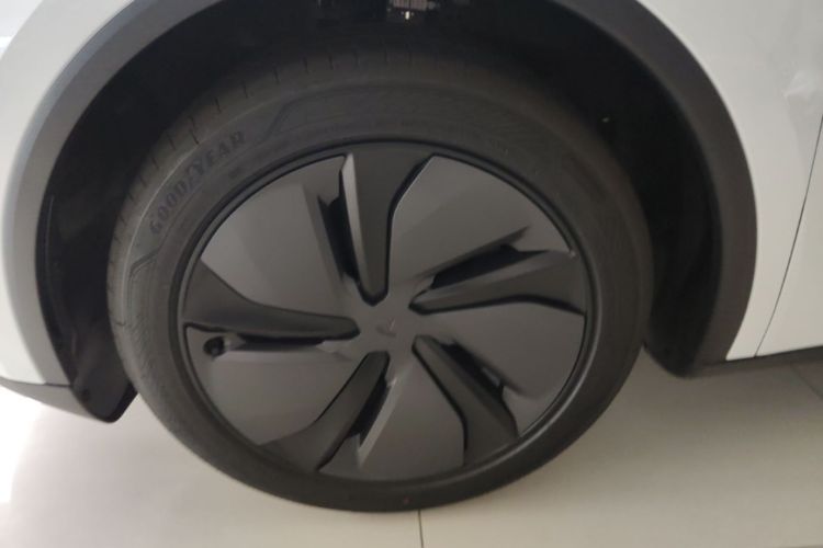 Tesla Model Y 2026 #9 Tesla Model Y 2026 car image #9