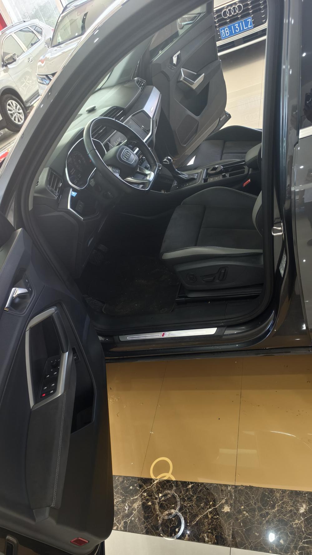 Audi Q3 2022 car image #13