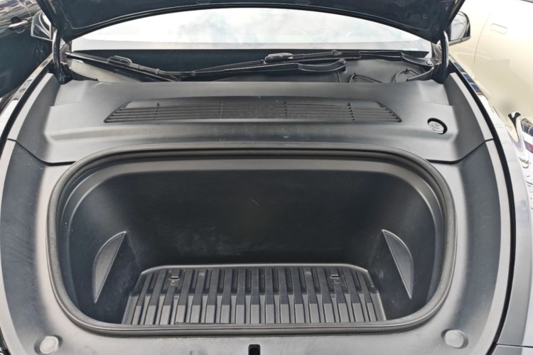 Tesla Model Y 2022 car image #20
