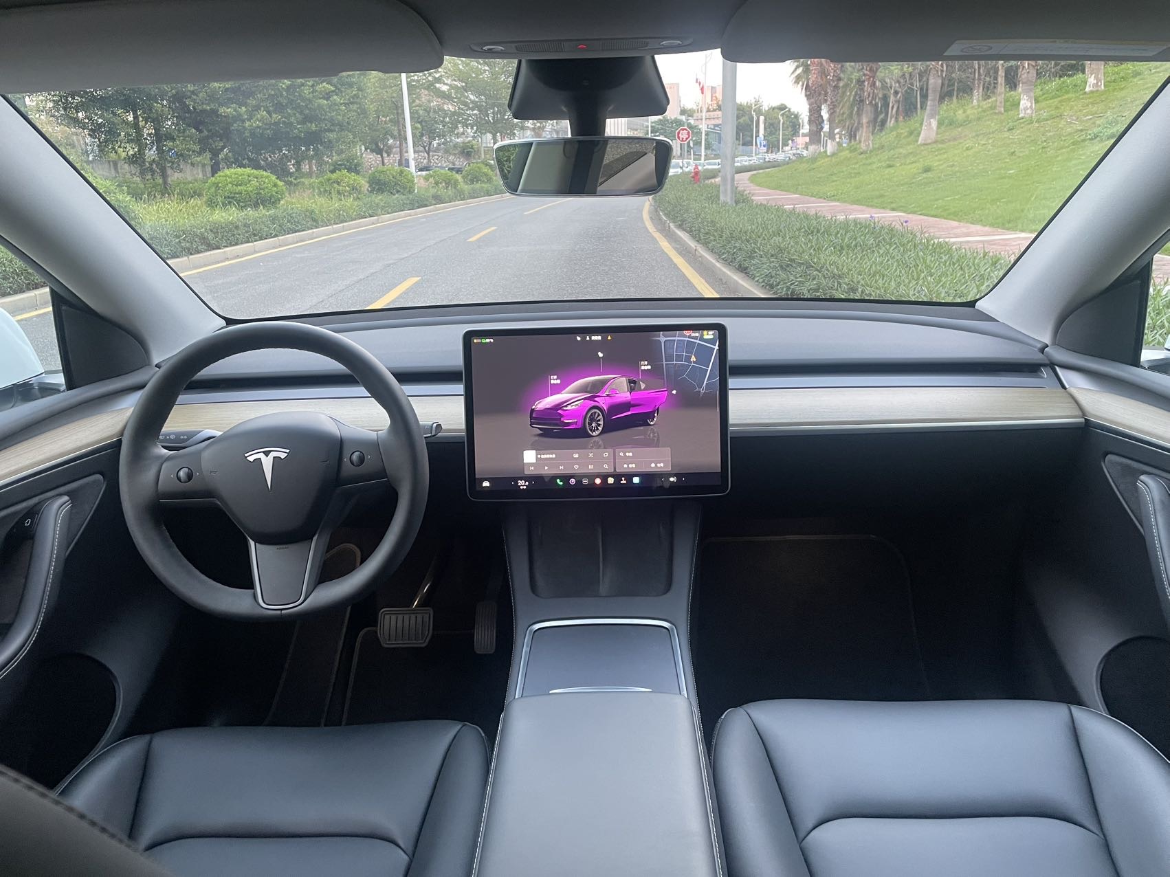 Tesla Model Y 2023 #8 Tesla Model Y 2023 car image #8