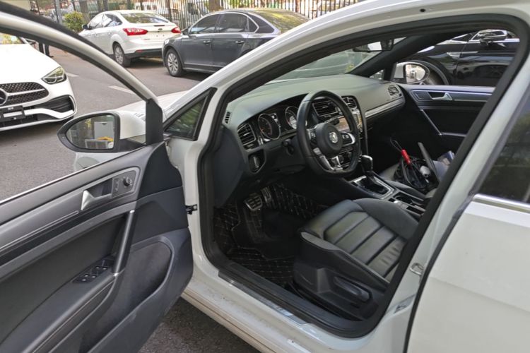 Volkswagen Golf 2017 car image #18