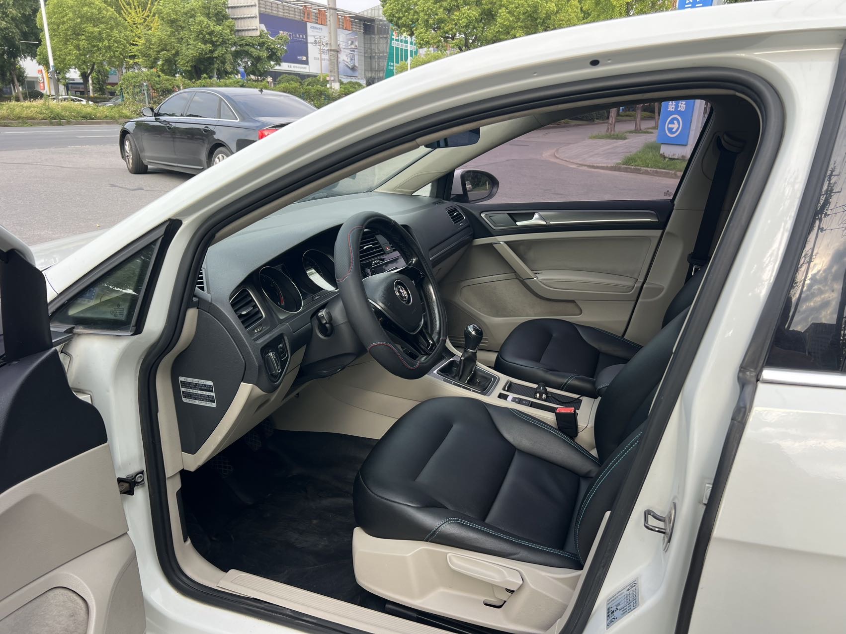 Volkswagen Golf 2014 car image #7
