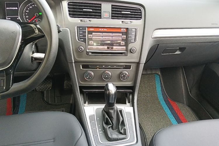Volkswagen Golf 2016 car image #13